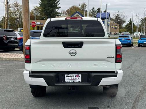2025 Nissan Frontier SV