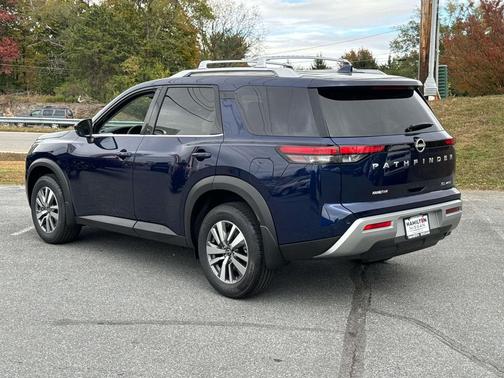 2025 Nissan Pathfinder SL 4WD