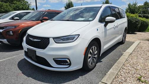 2023 Chrysler Pacifica Hybrid Touring L