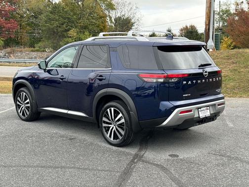 2025 Nissan Pathfinder Platinum 4WD