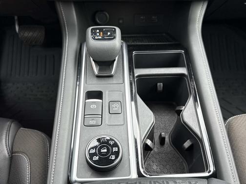 2024 Nissan Pathfinder SL 4WD