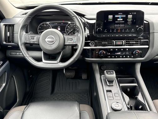 2024 Nissan Pathfinder SL 4WD