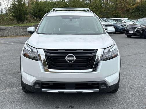 2025 Nissan Pathfinder SL 4WD
