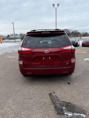 2019 Toyota Sienna XLE