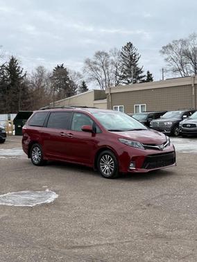 2019 Toyota Sienna XLE
