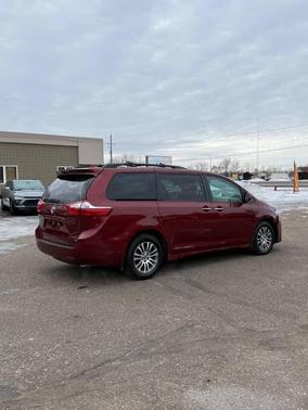 2019 Toyota Sienna XLE