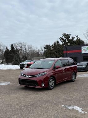2019 Toyota Sienna XLE