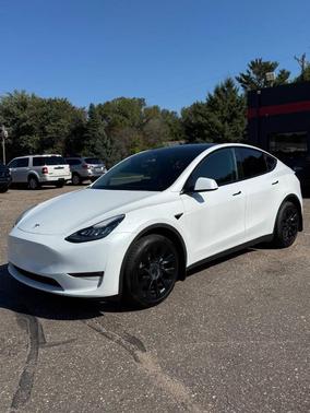2022 Tesla Model Y Long Range Dual Motor All-Wheel Drive