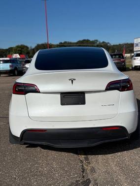 2022 Tesla Model Y Long Range Dual Motor All-Wheel Drive