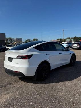 2022 Tesla Model Y Long Range Dual Motor All-Wheel Drive