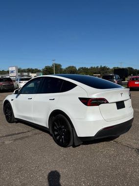 2022 Tesla Model Y Long Range Dual Motor All-Wheel Drive
