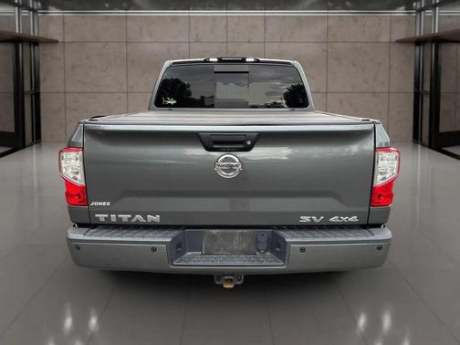 2017 Nissan Titan SV