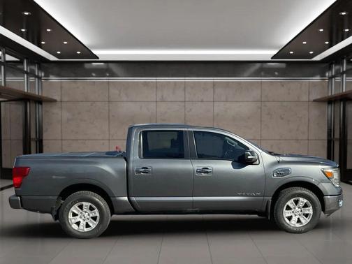 2017 Nissan Titan SV