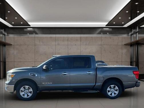 2017 Nissan Titan SV