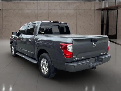 2017 Nissan Titan SV
