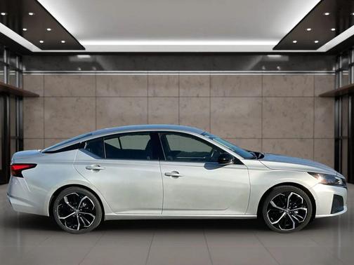 2024 Nissan Altima SR FWD