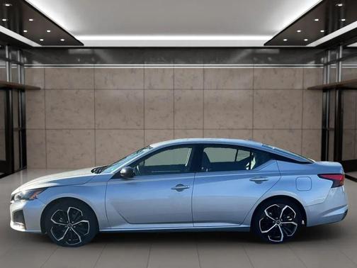 2024 Nissan Altima SR FWD