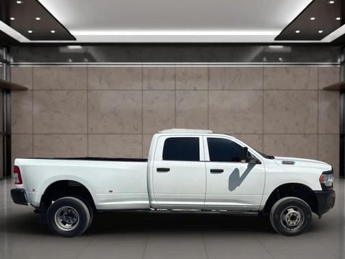 2019 RAM 3500 Tradesman Crew Cab 4x4 8' Box