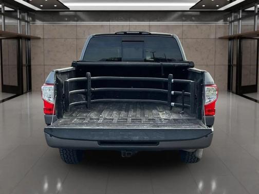 2017 Nissan Titan SV