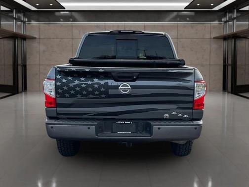 2017 Nissan Titan SV