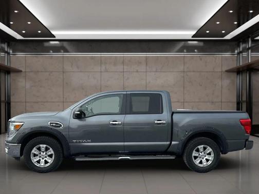 2017 Nissan Titan SV