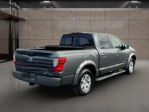 2017 Nissan Titan SV