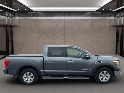 2017 Nissan Titan SV