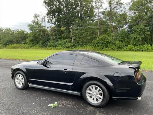 2007 Ford Mustang Deluxe
