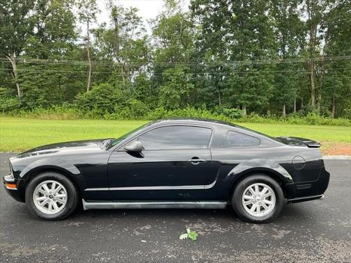 2007 Ford Mustang Deluxe