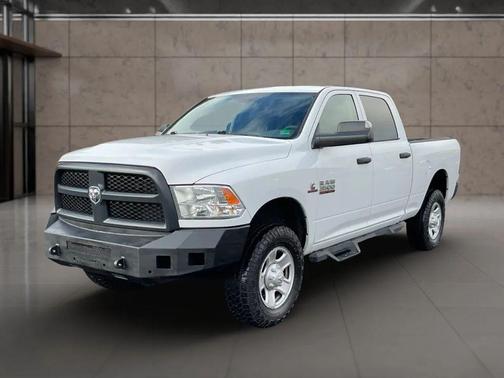 2018 RAM 3500 Tradesman Crew Cab 4x4 6'4' Box
