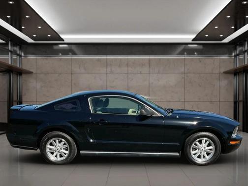 2007 Ford Mustang Deluxe