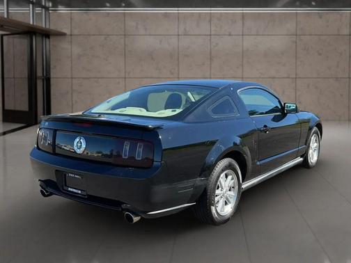 2007 Ford Mustang Deluxe
