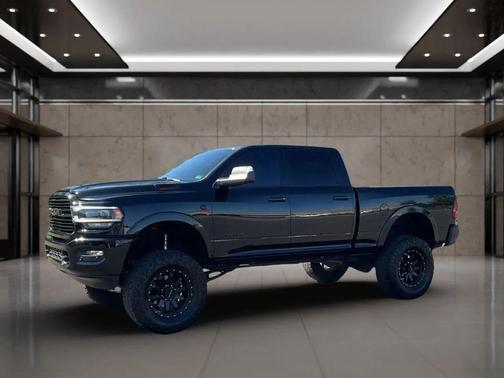 2020 RAM 2500 Laramie Crew Cab 4X4 6'4' Box