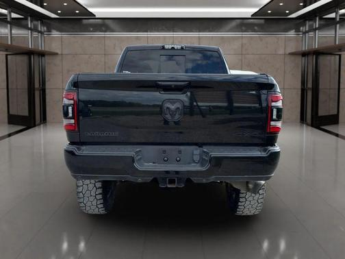 2020 RAM 2500 Laramie Crew Cab 4X4 6'4' Box