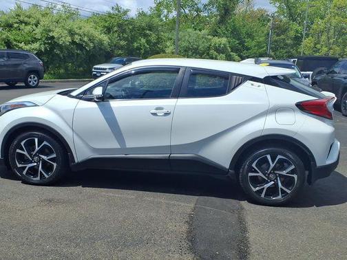 Blizzard Pearl 2018 Toyota C-HR XLE Premium