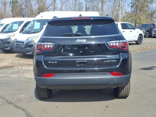 diamond black crystal pearlcoat 2026 Jeep Compass Limited