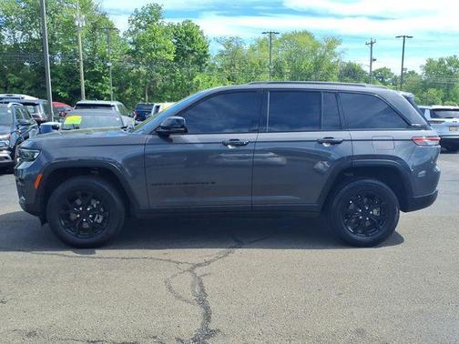 Baltic Gray Metallic Clearcoat 2024 Jeep Grand Cherokee Altitude