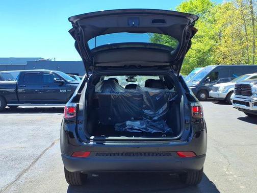 Diamond Black Crystal Pearlcoat 2026 Jeep Compass Limited