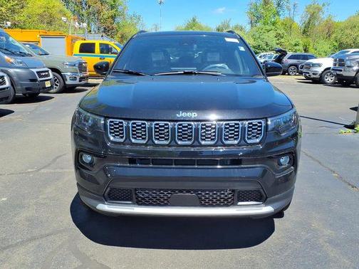 Diamond Black Crystal Pearlcoat 2026 Jeep Compass Limited