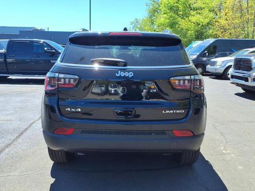 Diamond Black Crystal Pearlcoat 2026 Jeep Compass Limited