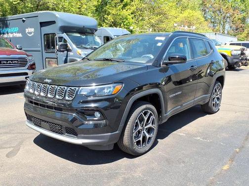 Diamond Black Crystal Pearlcoat 2026 Jeep Compass Limited