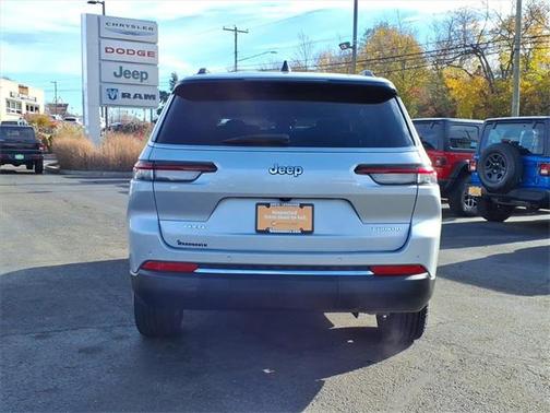 2023 Jeep Grand Cherokee L Laredo