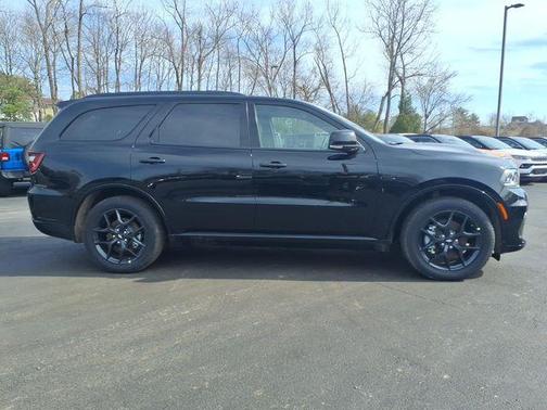 DB Black Crystal Clearcoat 2026 Dodge Durango GT Plus