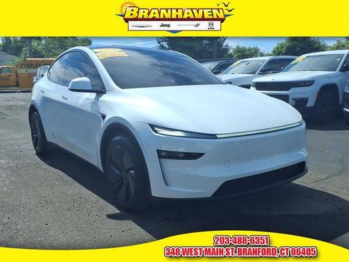 Pearl White Multi-Coat 2026 Tesla Model Y Long Range