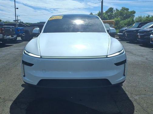 Pearl White Multi-Coat 2026 Tesla Model Y Long Range