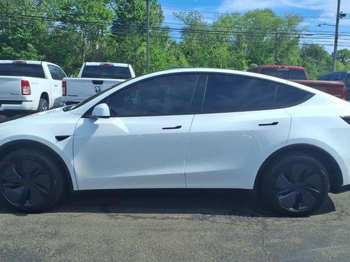 Pearl White Multi-Coat 2026 Tesla Model Y Long Range