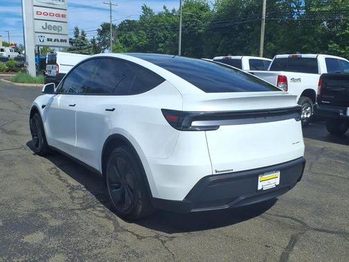 Pearl White Multi-Coat 2026 Tesla Model Y Long Range