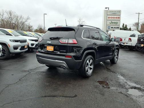 Diamond Black Crystal Pearlcoat 2022 Jeep Cherokee Limited