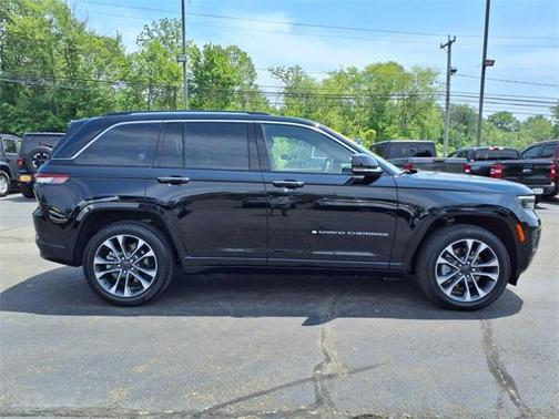 2022 Jeep Grand Cherokee 4xe Overland