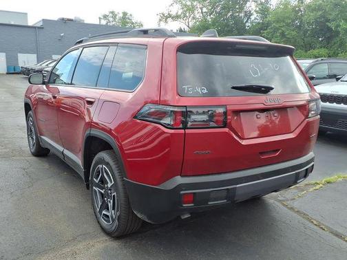 Red Hot Pearlcoat 2026 Jeep Cherokee Laredo